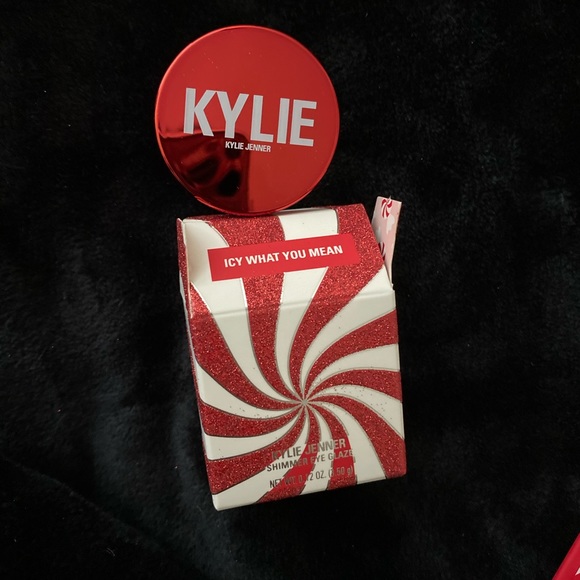 Kylie Christmas cosmetics - Picture 2 of 2